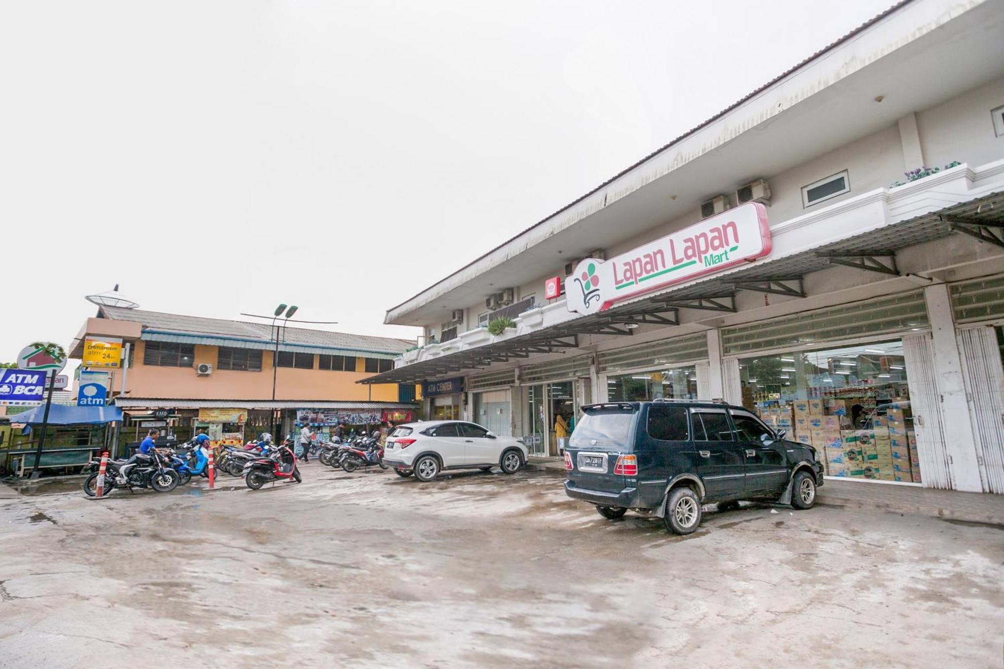 Hotel Oyo 850 Lapan Lapan Banjarmasin  Exterior foto