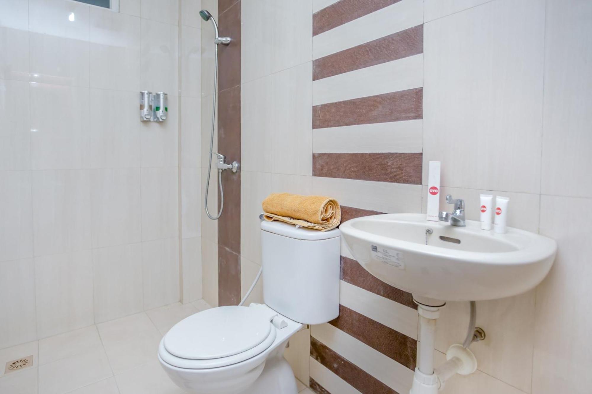 Hotel Oyo 850 Lapan Lapan Banjarmasin  Exterior foto